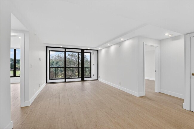 Building Photo - 7835 Lakeside Blvd