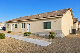 Building Photo - 1121 Sixshooter Ave