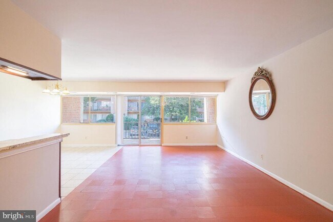 Building Photo - 5801 Quantrell Ave