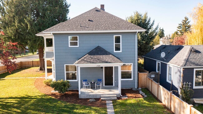 Building Photo - 705 4th Ave SW
