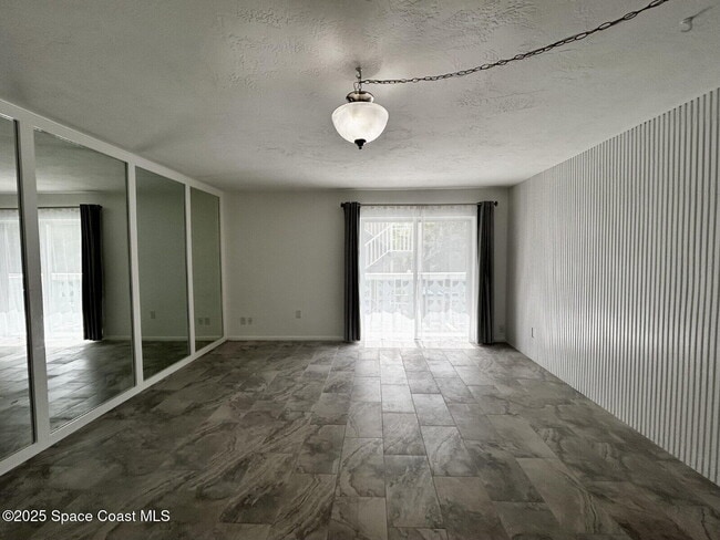 Building Photo - 223 Columbia Dr