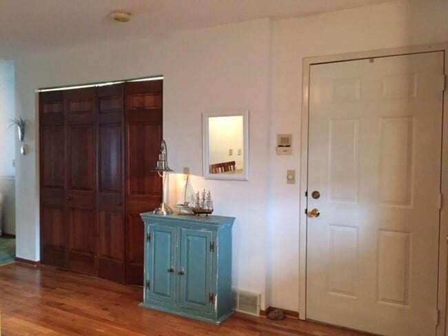 Building Photo - 3304 Baer Beach Rd