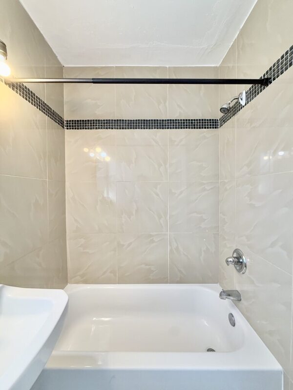 Building Photo - 551 N Ridgewood Ave