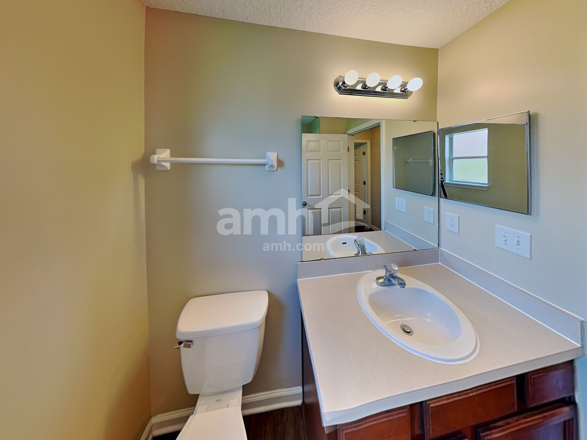 Building Photo - 14021 Golden Eagle Dr