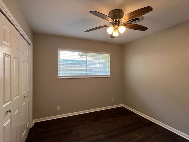 Building Photo - Remodeled 3 Bedroom 2 Bath Home