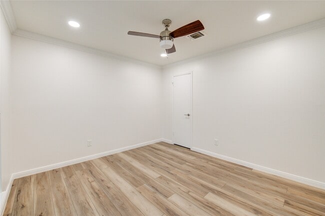 Building Photo - 10322 Lynbrook Hollow St