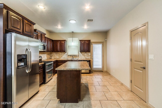 Building Photo - 14289 Desert Sky Dr
