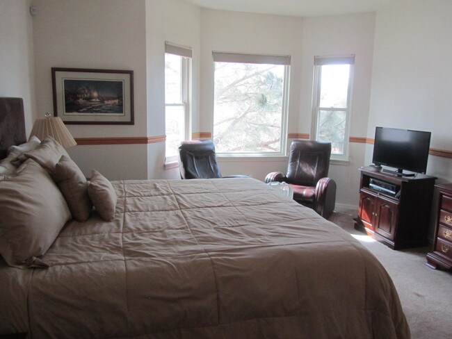 Master Bedroom - 10753 Jordan Ct