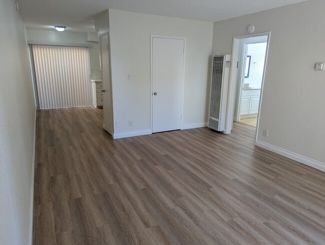 Building Photo - 216 Melrose Dr