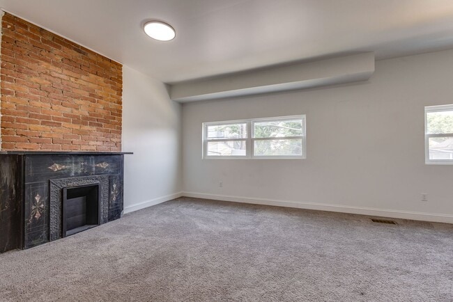 Building Photo - 19 Allen St