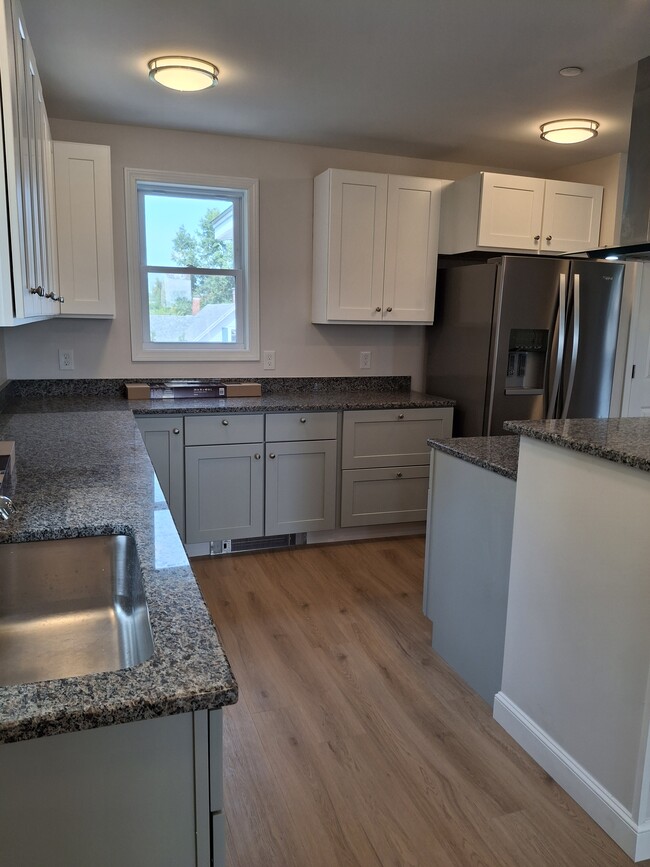 Granite counters - 103 Brook St