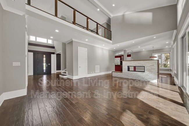 Building Photo - 2011 Sharon Ave