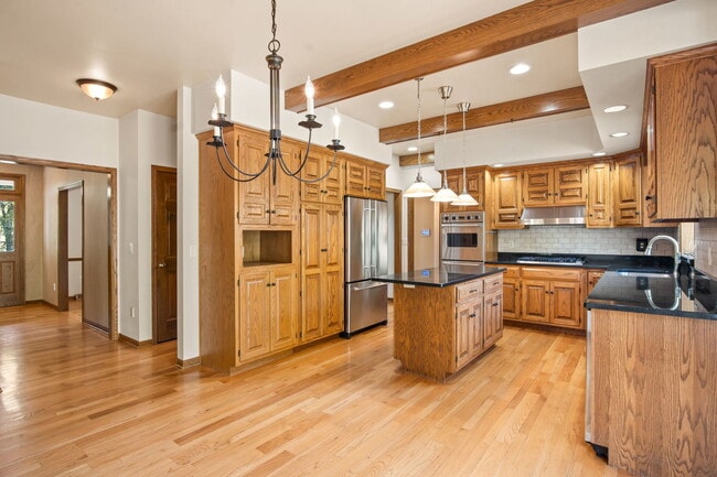 Building Photo - 41W230 Sylvan Dr
