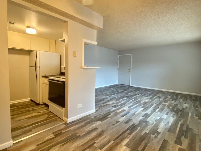 Building Photo - 1 Bedroom/ 1 Bath with Easy access to I-25...