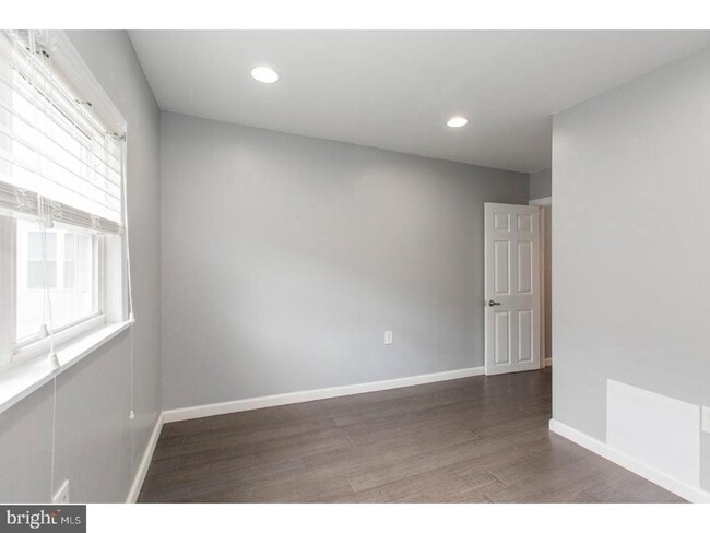 Building Photo - 1740 Sigel St