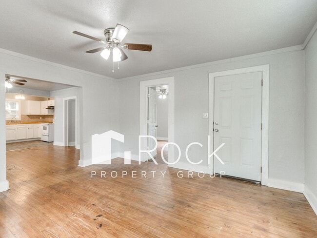 Building Photo - Updated Cozy 2 Bed 1 Bath Home in Guthrie Available Now ~MOVE IN SPECIAL~