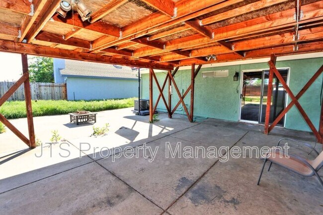 Building Photo - 7733 Temwoods Way