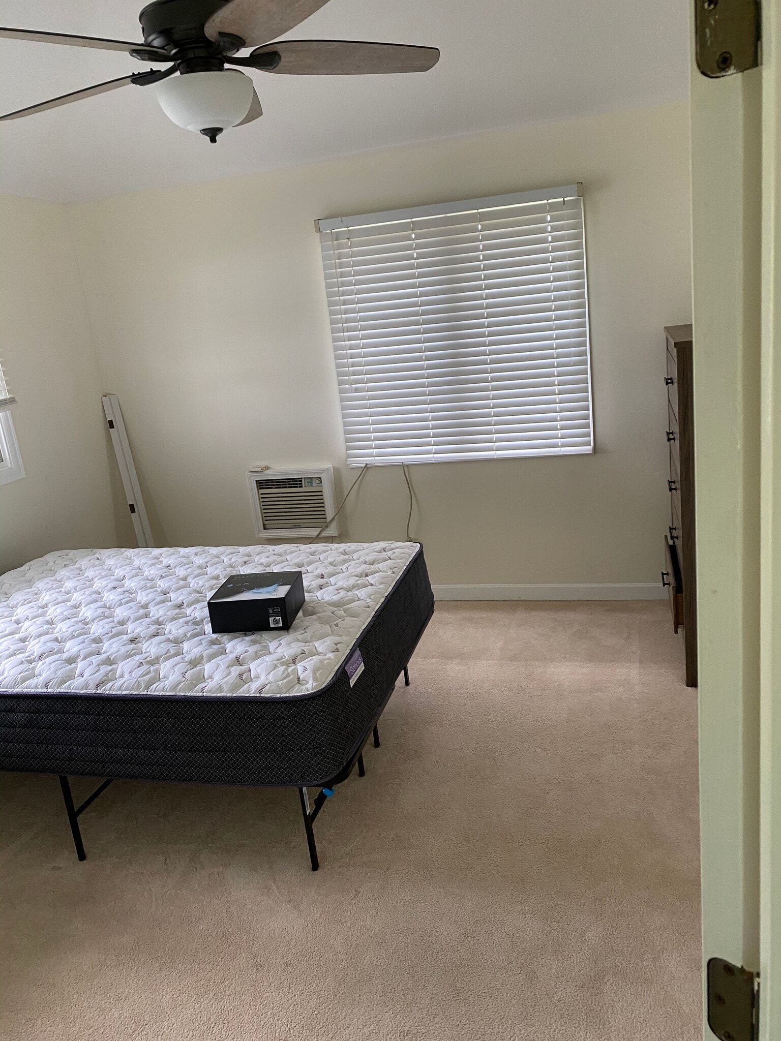 New bed with movable base - 3005 Hoaloha Pl
