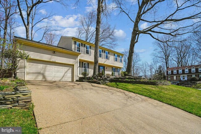 Building Photo - 4400 Loganberry Ln