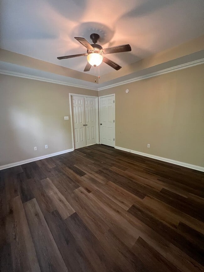 Building Photo - Spacious three bedroom, two and a half bat...