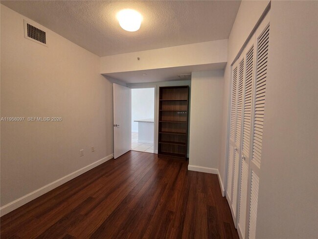 Building Photo - 471 NE 25th St