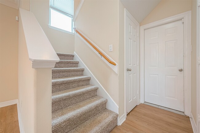 Building Photo - 10355 Panther Point Dr