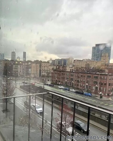 Building Photo - 918 Beacon St