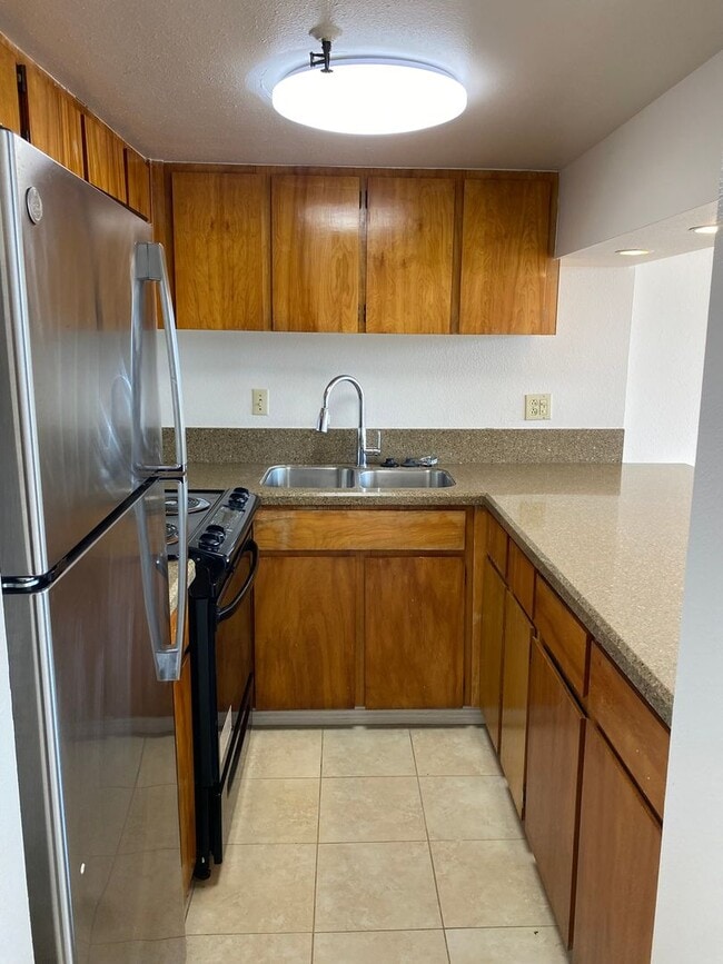 Building Photo - 2499 Kapiolani Blvd