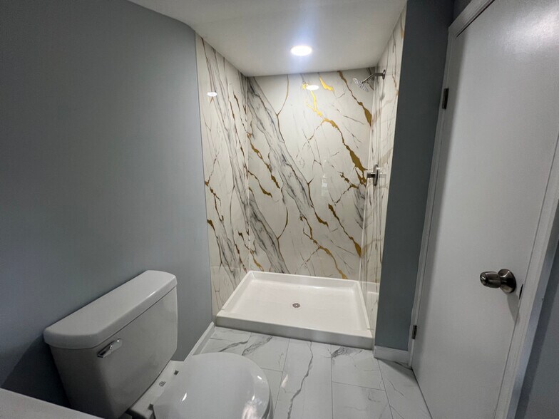 Building Photo - 680 E Main St