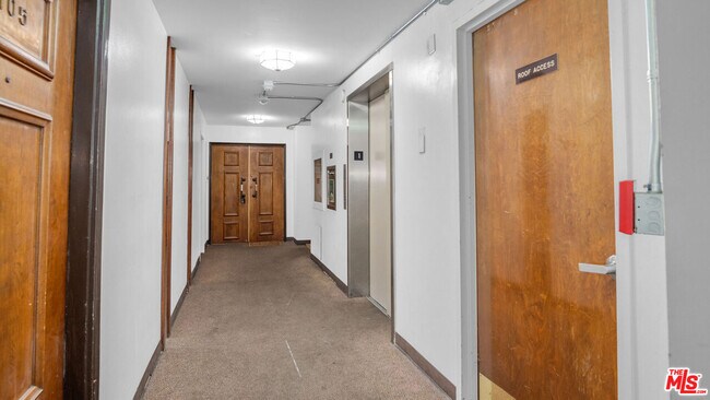 Building Photo - 2260 N Cahuenga Blvd