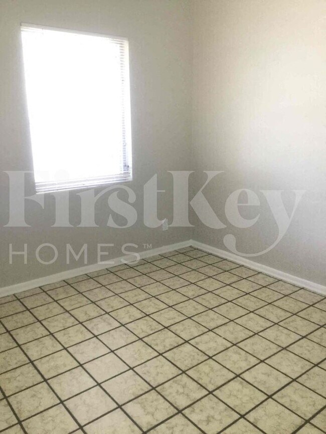 Building Photo - 609 Snowden Dr