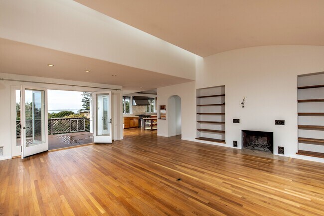 Primary Photo - 1090 Devonshire Dr