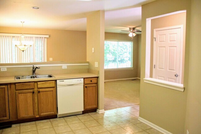 Building Photo - Beautiful Townhome for rent in Lakemoor!