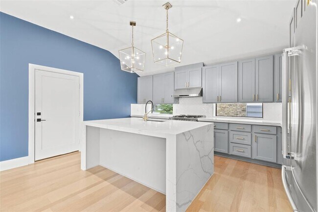 Building Photo - 2703 Tannehill Dr