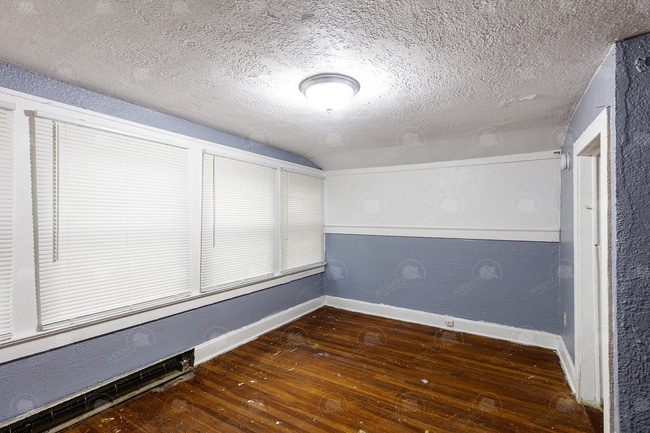 Building Photo - Charming and cozy house in historic East S...