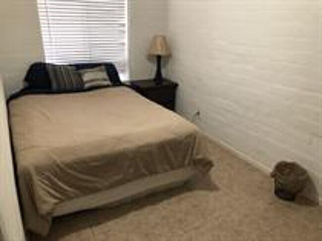 Building Photo - 7153 Elm Ave