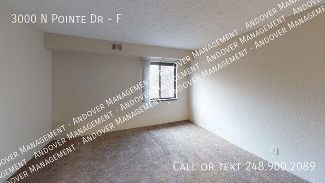 Building Photo - 3000 N Pointe Dr