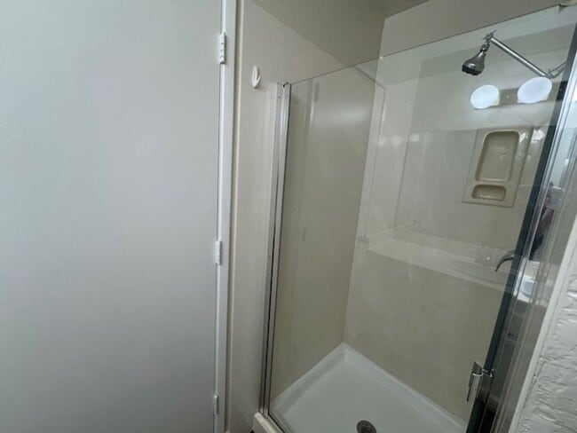 Building Photo - 2 BR 1.5 BA townhome in Walnut Creek-move-in ready!