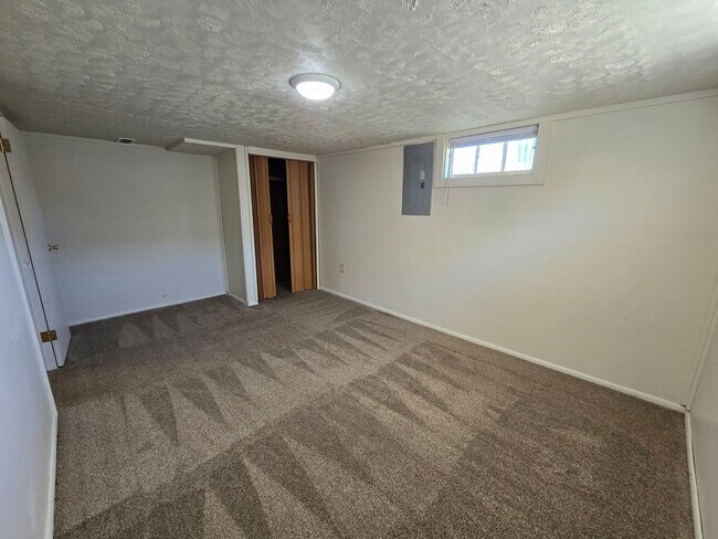 Building Photo - Beautiful North Side Home! Available Now!