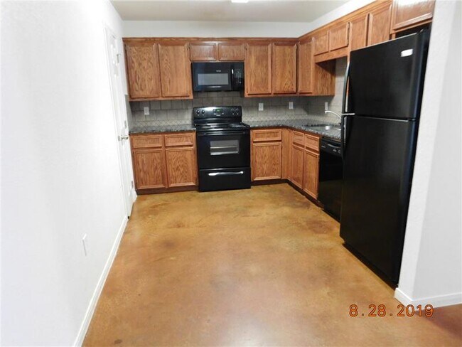 Building Photo - 1202 Cavalry Ln
