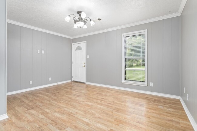 Building Photo - 616 23rd St