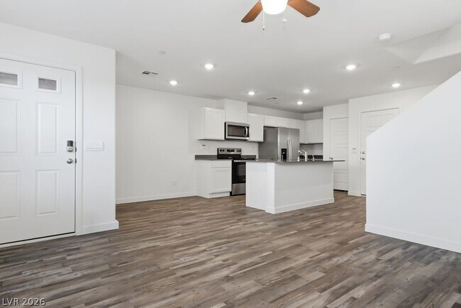 Building Photo - 482 Golden Myna Ave