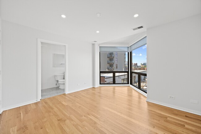 Building Photo - 222 S Racine Ave