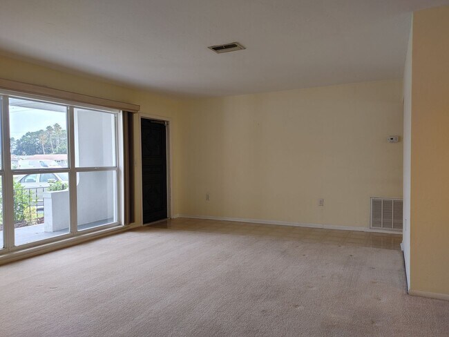 Building Photo - 6498 Fabian Rd