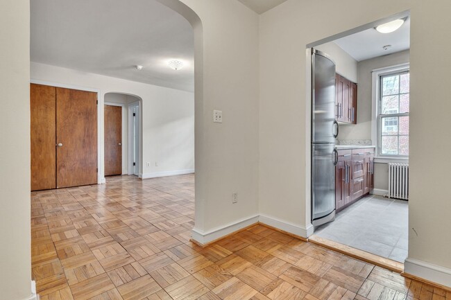 Building Photo - Charming 1-bedroom co-op unit