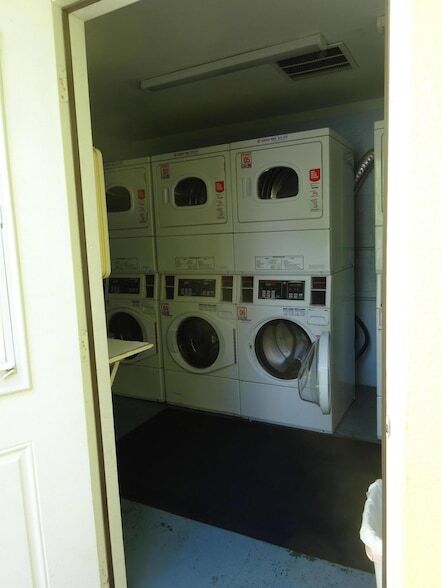 Building Photo - 2660 NE 8th Ave