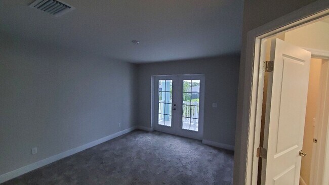 Building Photo - NEW 4/3.5/2 Venetian Bay Home