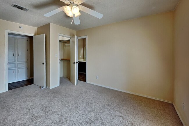 Building Photo - 1605 Brighton Dr