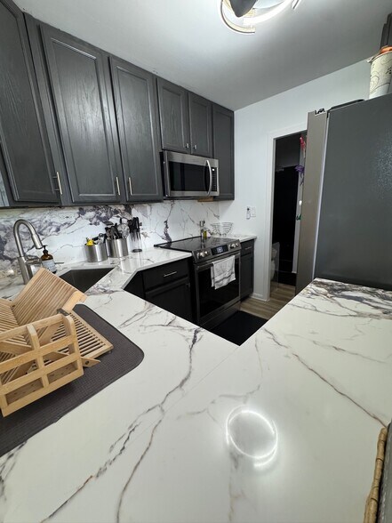 Building Photo - 1460 N Sandburg Ter