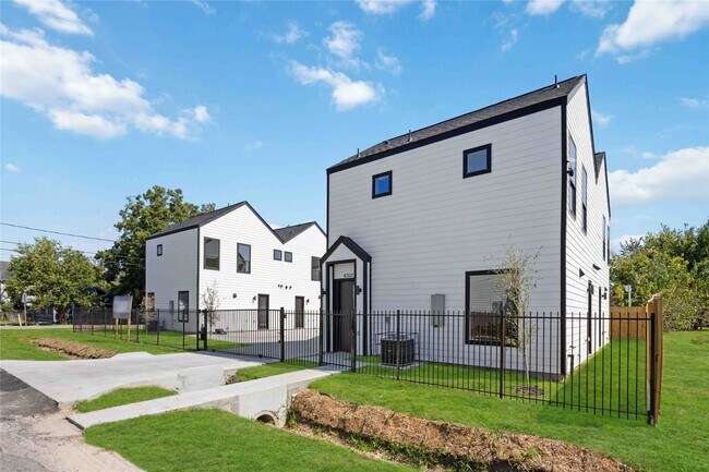 Building Photo - 4202 Kewanee St